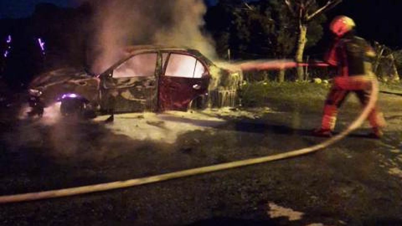 Gömeç'te araç yangında otomobil demir yığınına döndü