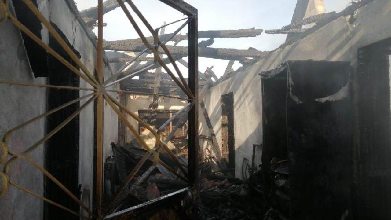 Gönen’de Çıkan Ev Yangını Harabeye Döndü