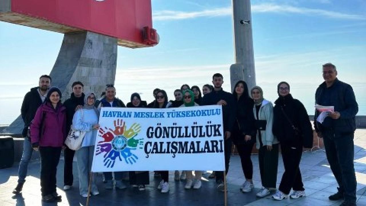 Havran MYO Yüksekokul Öğrencilerinden Akçay Sahilinde Çevre Duyarlılığı