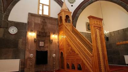 “İnsan: Kâinatın Gözbebeği”