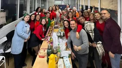 Karşıyaka Sanat Derneği Popüler Müzik Korosundan yılbaşı kutlaması