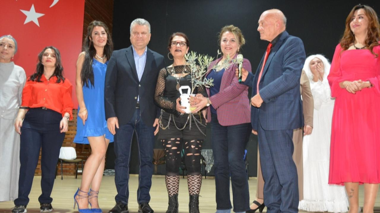 Otobüs Tiyatro Eseri Coşturdu