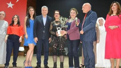 Otobüs Tiyatro Eseri Coşturdu