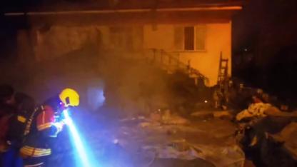Sındırgı’da evin altında bulunan damda yangın çıktı