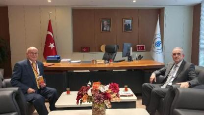 Rektör Boz, Gazeteci Mustafa Yamaner’i tebrik etti