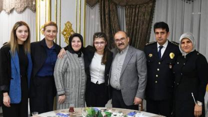 Vali İsmail Ustaoğlu ve eşi Şenay Ustaoğlu, “3 Aralık Dünya Engelliler Günü” etkinlikleri katıldı.