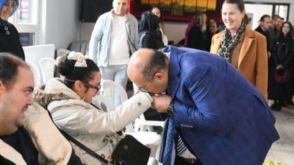 Vali Ustaoğlu'nu sazlı sözlü türkülerle karşıladılar