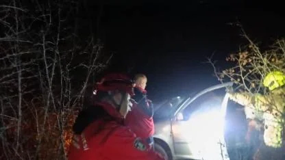 Yoldan çıktı, tarla içindeki çalılıklara uçtu