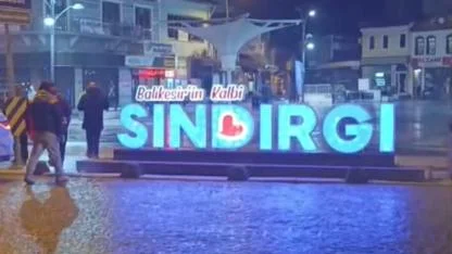 5.1’lik deprem Sındırgı’yı sokağa döktü