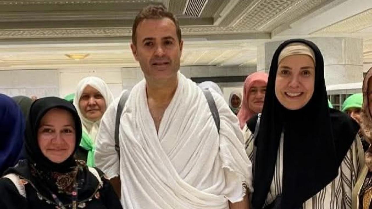 Ahmet Akın Umre'de ilk fotoğrafı...
