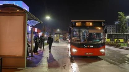 Ahmet Akın üniversite öğrencileri için ulaşım standartlarını artırdı