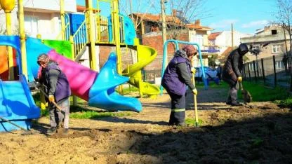 Altıeylül Belediyesi Park veBahçeler Ekipleri Kış Mesaisinde