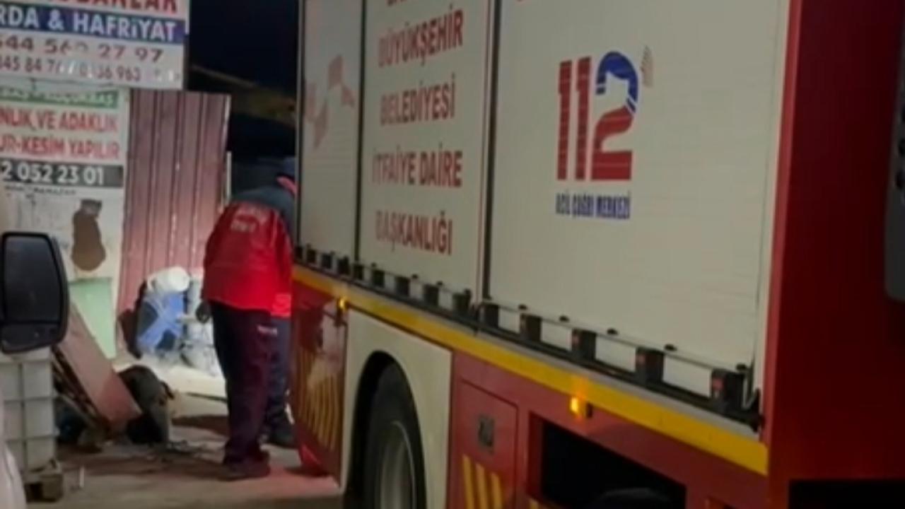 Balıkesir'de kuyuda sıkışan yavru kedi 2 saatte kurtarıldı