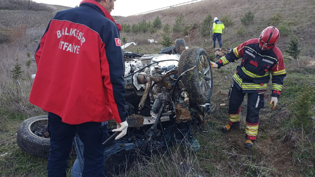 Balıkesir’de Otomobil Şarampole Yuvarlandı: 1 Ölü, 2 Yaralı
