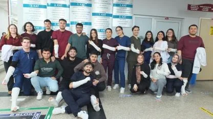 Balıkesir’de üniversitelilerden alçılı staj hatırası