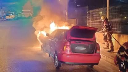 Bandırma'da korkutan yangın: Otomobil alevler içinde kaldı