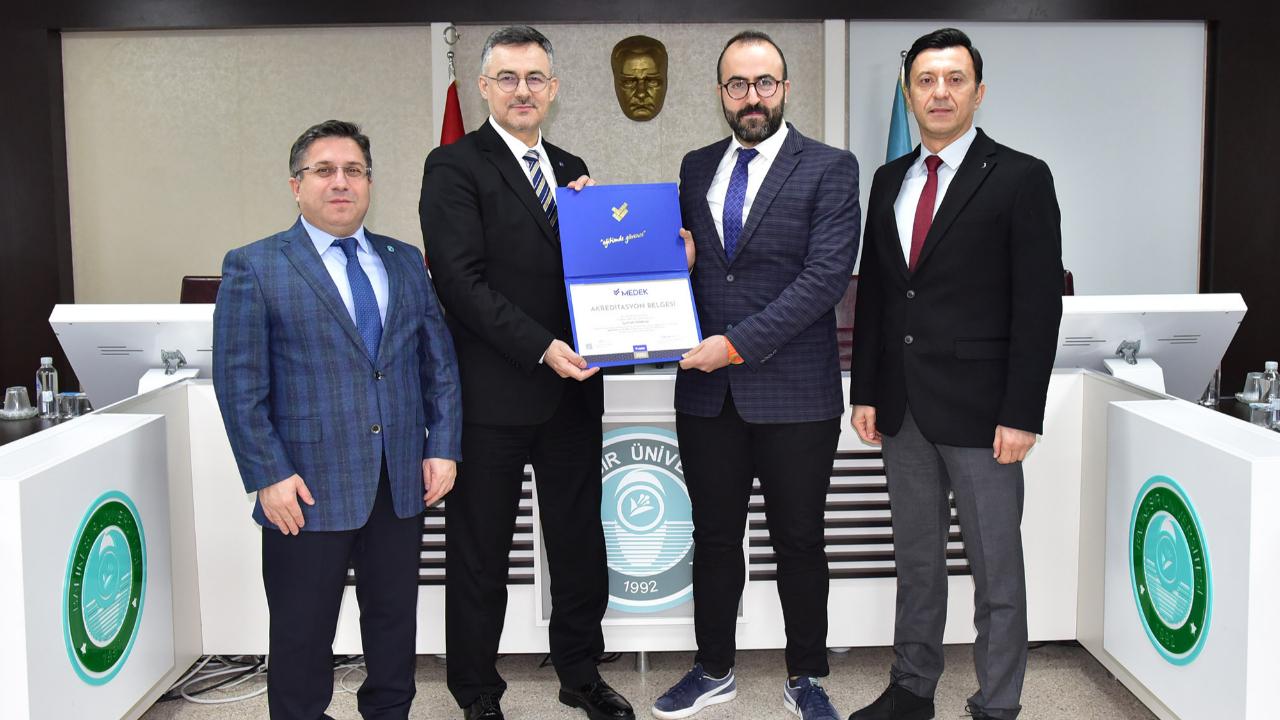 BAÜN’de MEDEK Akreditasyon Başarısı Belge Takdim Töreniyle Taçlandırıldı