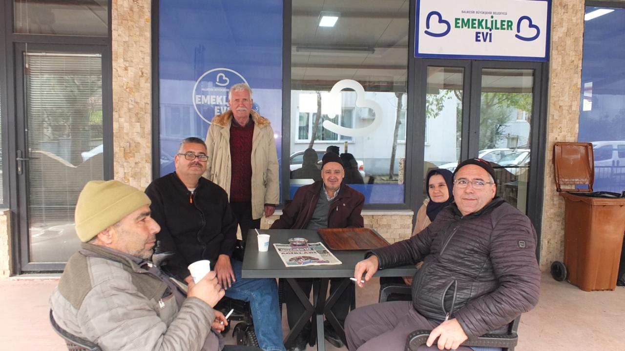 Bigadiç te Emekliler Evi ilgi gördü