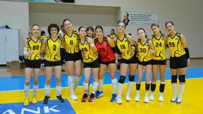 Burhaniye Belediyesi 4. Geleneksel Yıldız Kızlar Voleybol Turnuvası Başladı