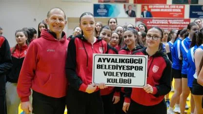Burhaniye Belediyesi 4. Geleneksel Yıldız Kızlar Voleybol  Turnuvası Sona Erdi