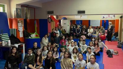 Burhaniye de anne ve çocukları  sporda buluştu