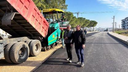 Büyükşehir Belediyesi Gönen’de son 1 ayda 3 kilometre yolu asfaltla kapladı