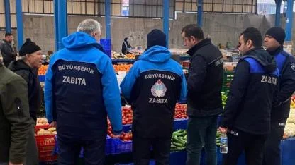 Büyükşehir Belediyesi pazar yerlerini vatandaşın hizmetine uygun hale getiriyor