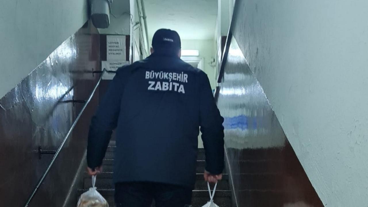 Büyükşehir Belediyesi, zorlu hava koşullarında da kimseyi yalnız bırakmıyor