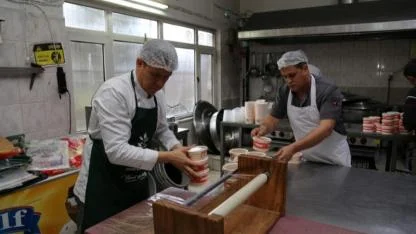 Edremit Belediyesi aşeviyle gönülleri ısıtıyor