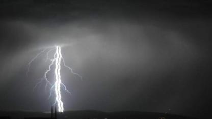 Edremit’te yıldırım krizi: İlçe susuz kaldı