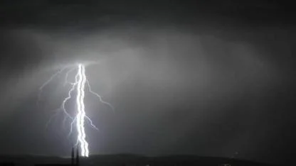 Edremit’te yıldırım krizi: İlçe susuz kaldı