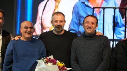 Gömeç Kent Tiyatrosu “Çok Tuhaf Soruşturma” İle Kahkahaya Boğdu!