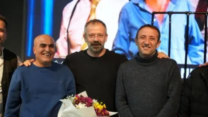 Gömeç Kent Tiyatrosu “Çok Tuhaf Soruşturma” İle Kahkahaya Boğdu!