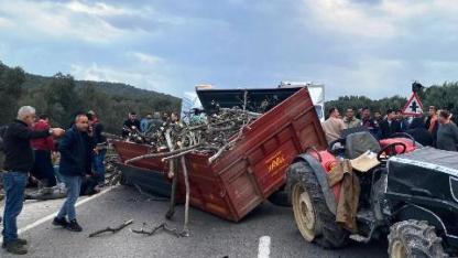 Gömeç’te Zeytin Yüklü Traktöre Çarpan Ticari Araç Kazaya Neden Oldu: 2 Yaralı