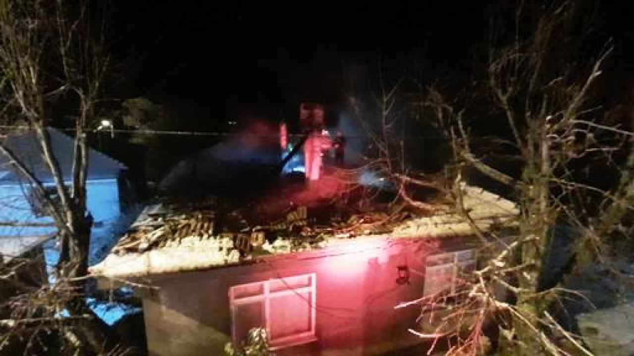 Gönen’de çatı yangını