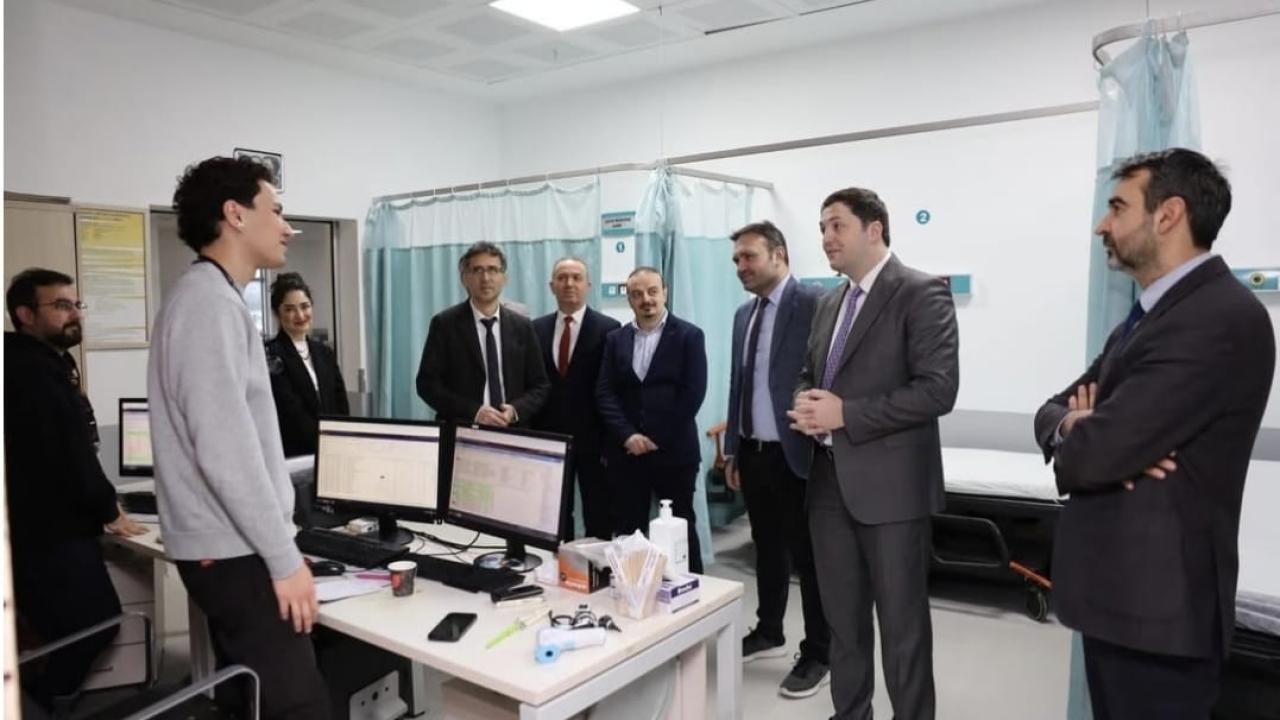 İl Sağlık Müdürü Miraç Çavdar Burhaniye’de incelemelerde bulundu