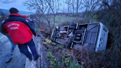 İvrindi’de Minibüs Devrildi: 14 Yaralı
