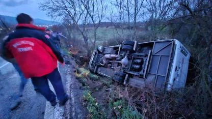 İvrindi’de Minibüs Devrildi: 14 Yaralı