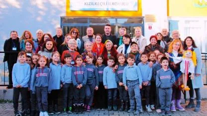 Kardelen Derneği’nden öğrencilerine unutulmaz karne hediyesi