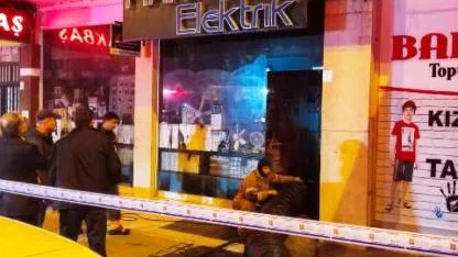 Karesi’de Elektrik Malzemeleri Satan İş Yerinde Yangın
