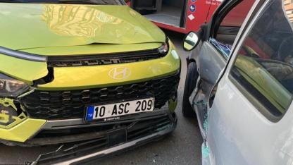 Karesi’de iki araç çarpıştı: 1 kişi ağır yaralandı