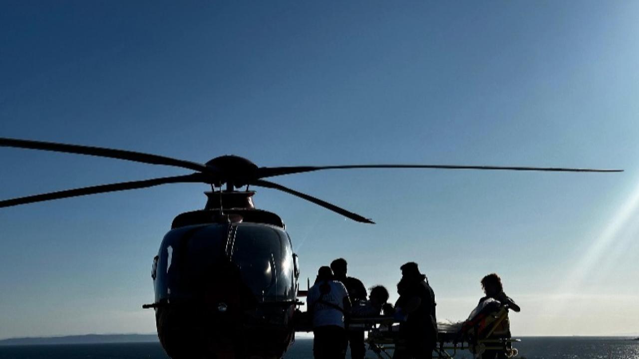 Marmara Adası’nda acil hasta ambulans helikopterle hastaneye kaldırıldı