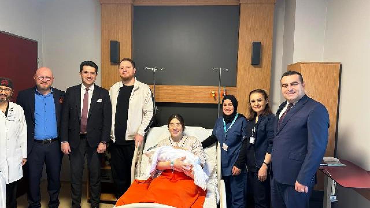 Milli Güreşçi Yasemin Adar Yiğit, Nev Altıeylül Hastanesi’nde bebeğini dünyaya getirdi