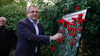 Uğur Mumcu Ayvalık'taki evinin önünde anıldı