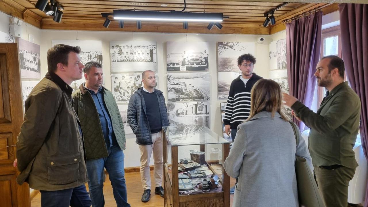 Ayvalık Alan Başkanlığı ekibinden Burhaniye Kent Arşivi’ne ziyaret