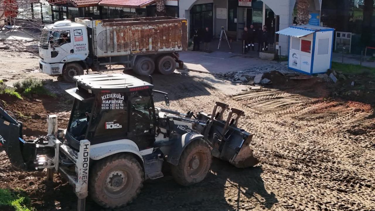 Ayvalık Deniz Hudut Kapısı önünde meydan düzenlemesi başlatıldı