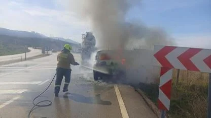 Balıkesir'de alev alan otomobil paniği