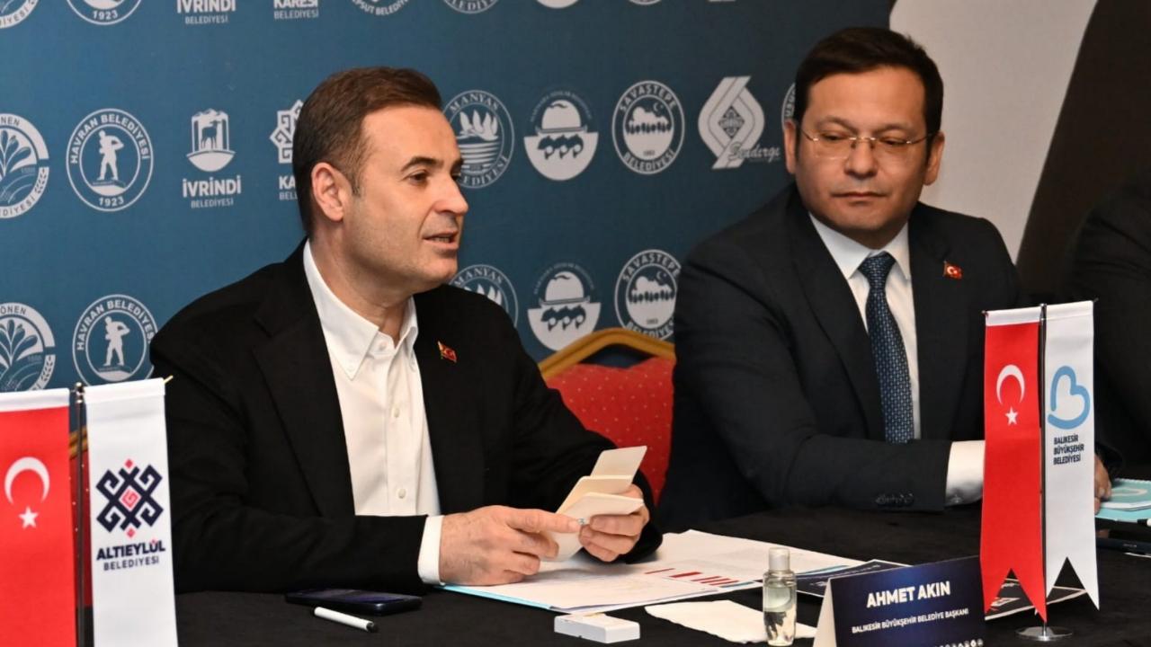 Balıkesir’in belediye başkanları Sındırgı’da iftar yaptı