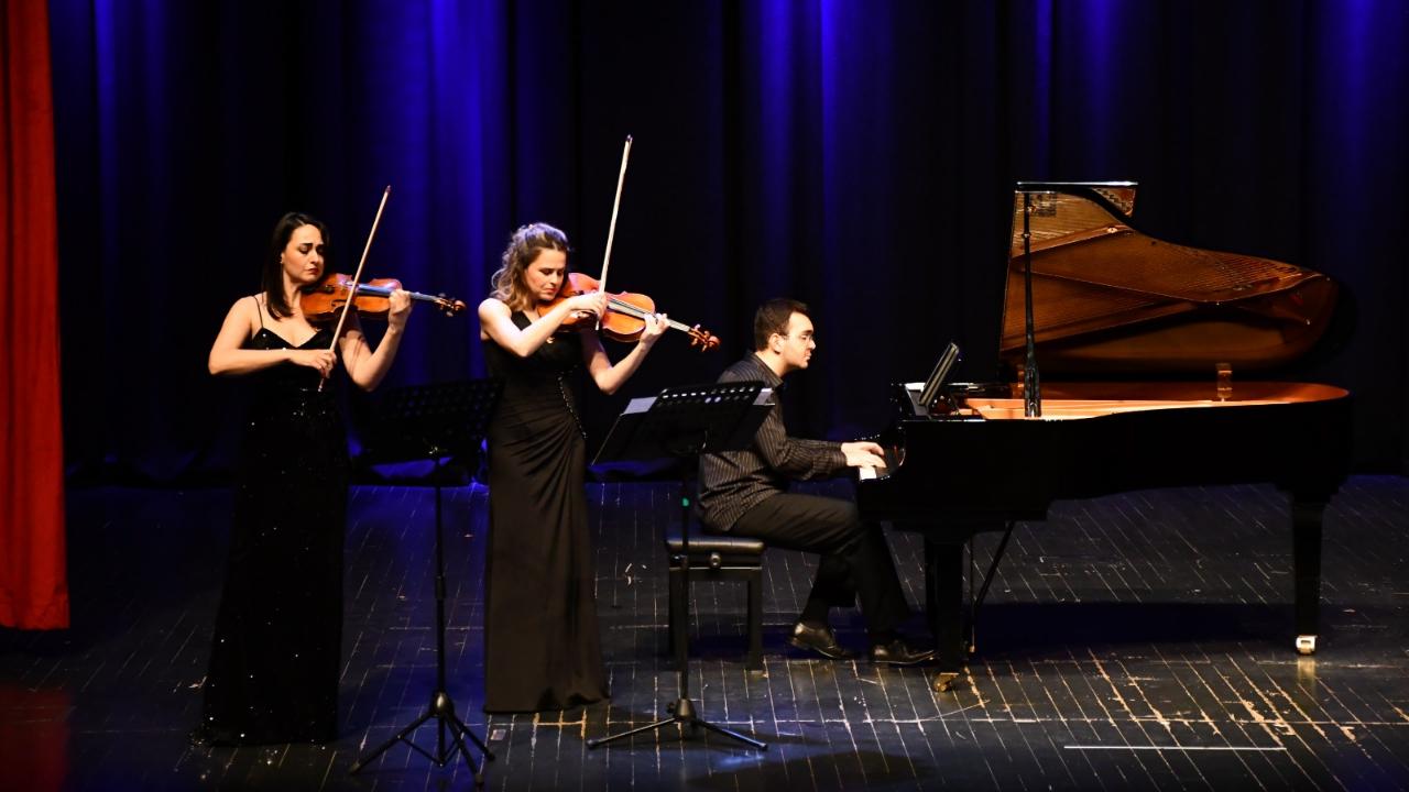 Başkan Akın’ın yarıyıl armağanı çocukları da aileleri de sevindirdi