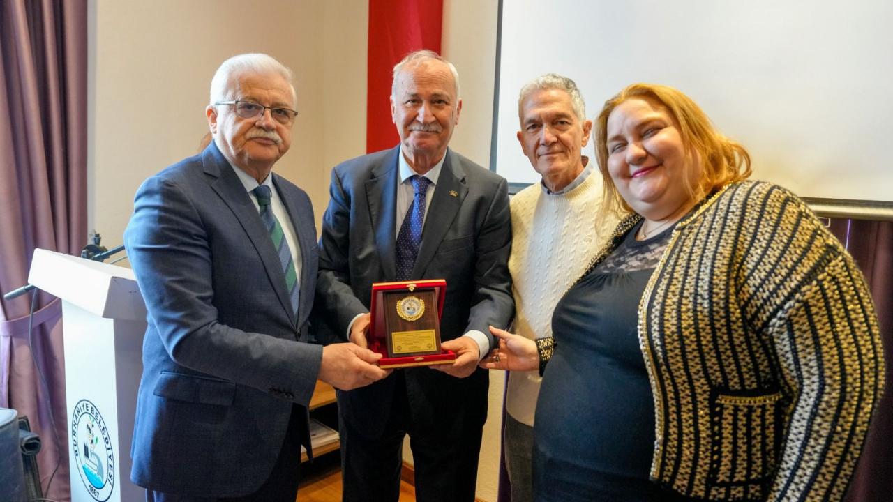 Burhaniye Belediyesi Kent Arşivi'nde vefa örneği